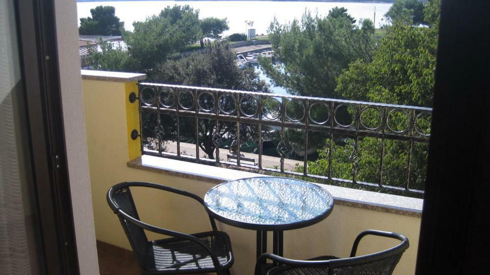 Pansion Ribica Hotel Crikvenica Buitenkant foto