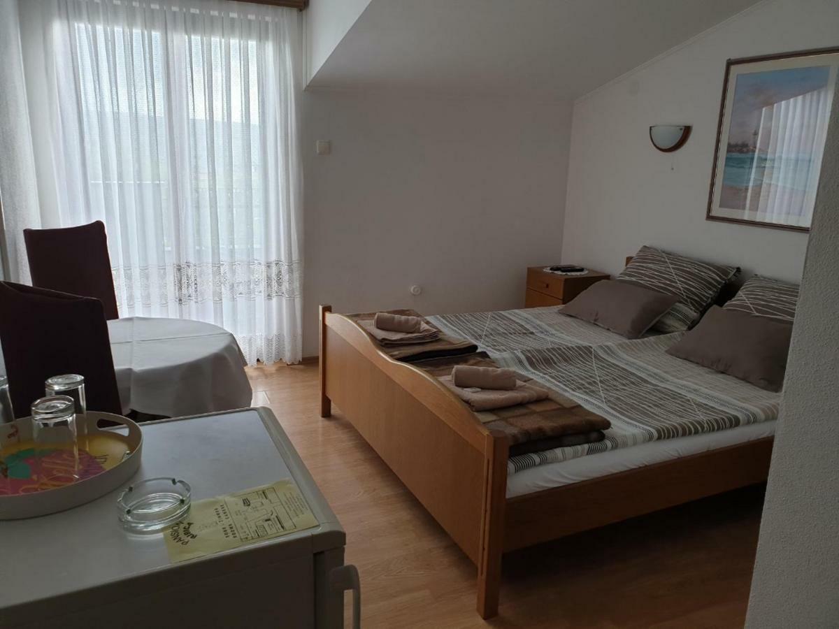 Pansion Ribica Hotel Crikvenica Buitenkant foto