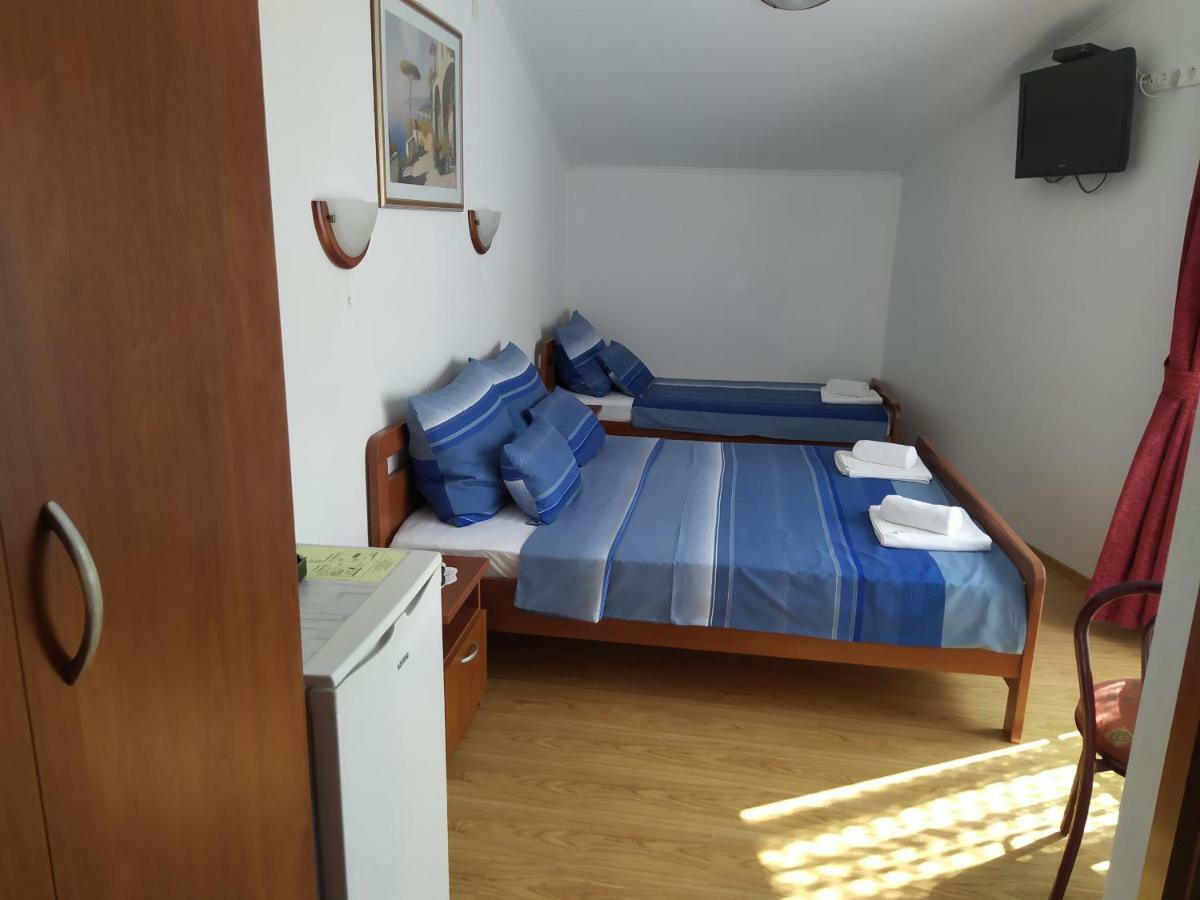 Pansion Ribica Hotel Crikvenica Buitenkant foto