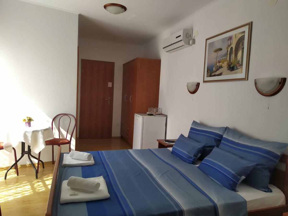 Pansion Ribica Hotel Crikvenica Buitenkant foto